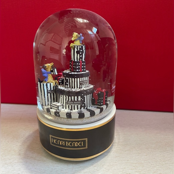 henri bendel Dog Shopping Bag and Gift Boxes snow globe - Picture 4 of 8